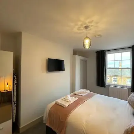 Superb 2 Bedroom Sea View Flat Scarborough Exterior photo