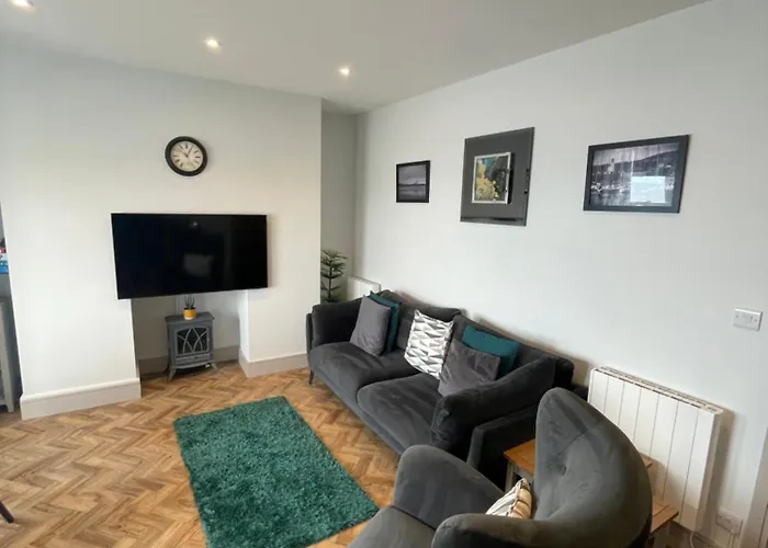 Superb 2 Bedroom Sea View Flat